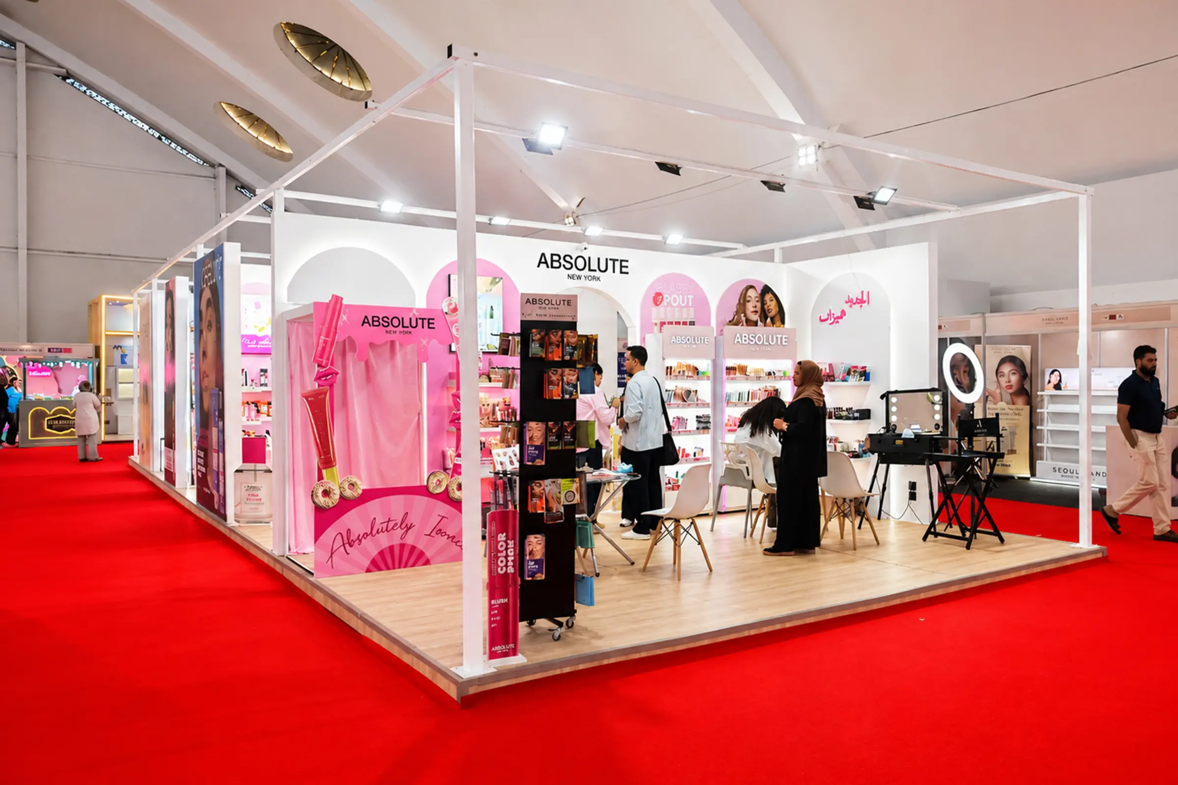 Vue extérieure du stand Absolute NewYork, Pastel, Urbane Care, Coxir au salon Cosmetista Expo Casablanca 2026 , design moderne.