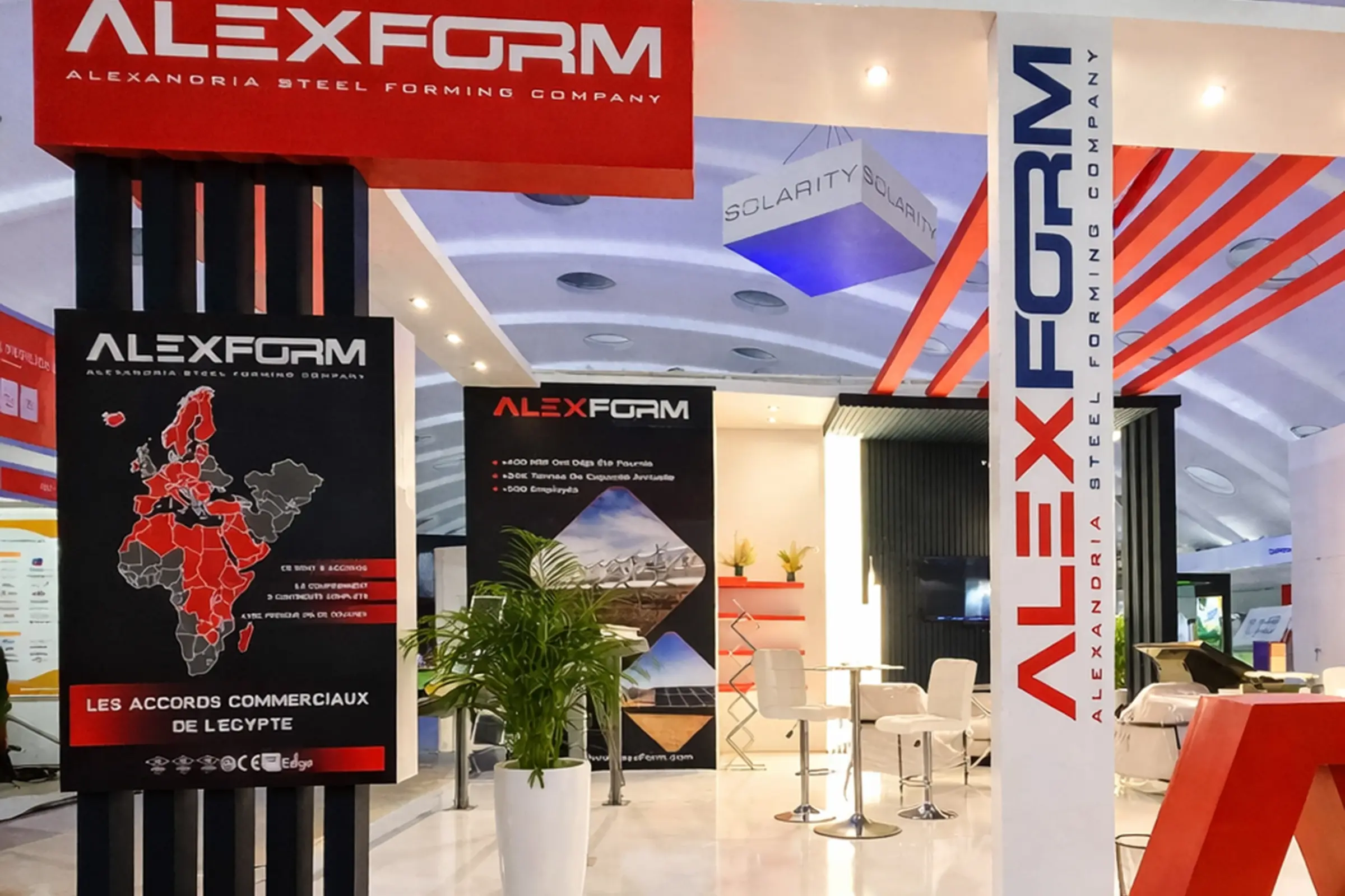 Vue frontale du stand AlexForm au Solaire Expo 2025 à Casablanca, stand professionnel sur mesure dédié à l’industrie solaire et aux solutions énergétiques