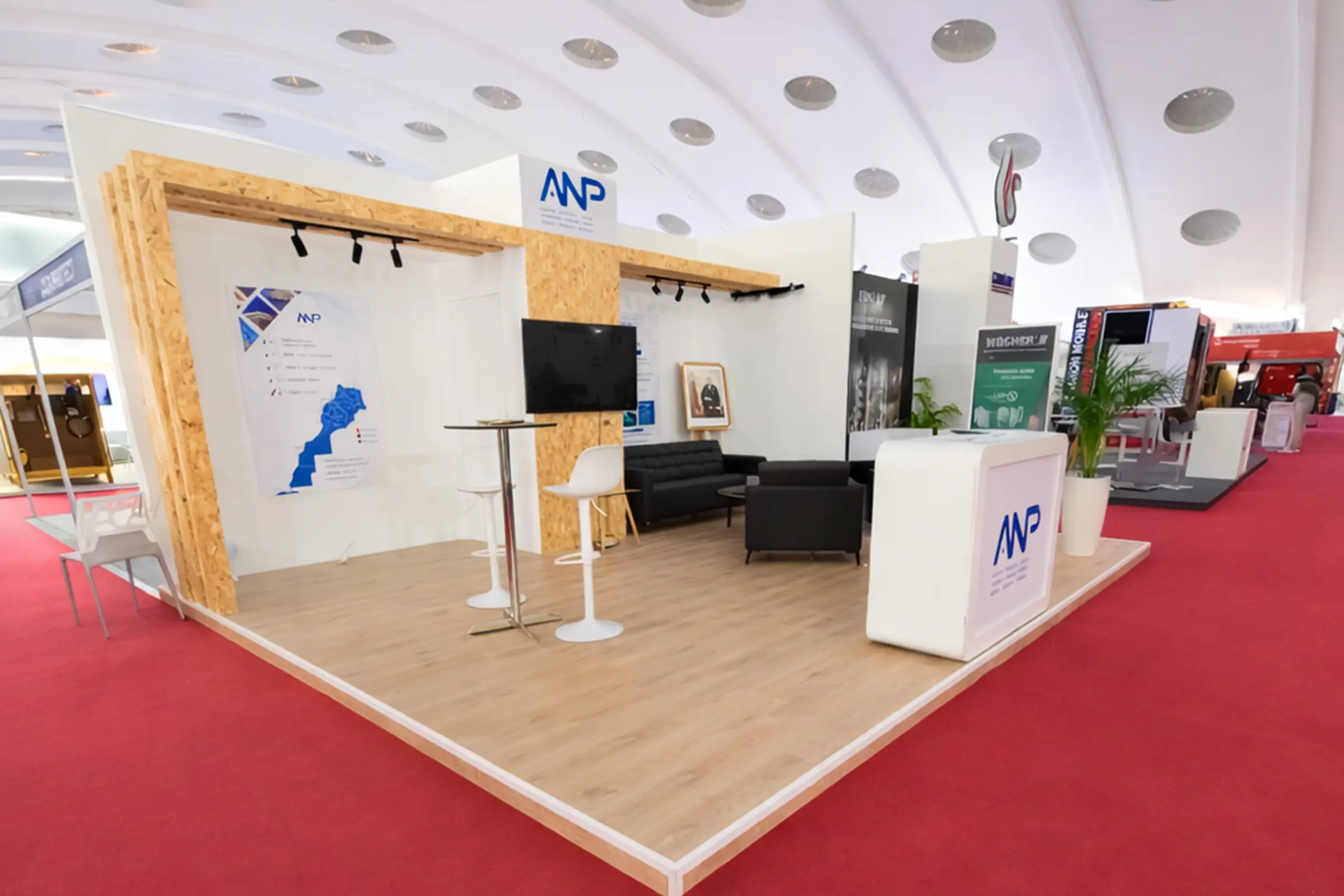 Stand ANP au SISTEP 2025 à Casablanca, vue en angle du stand d’exposition sur mesure dédié aux solutions industrielles et techniques