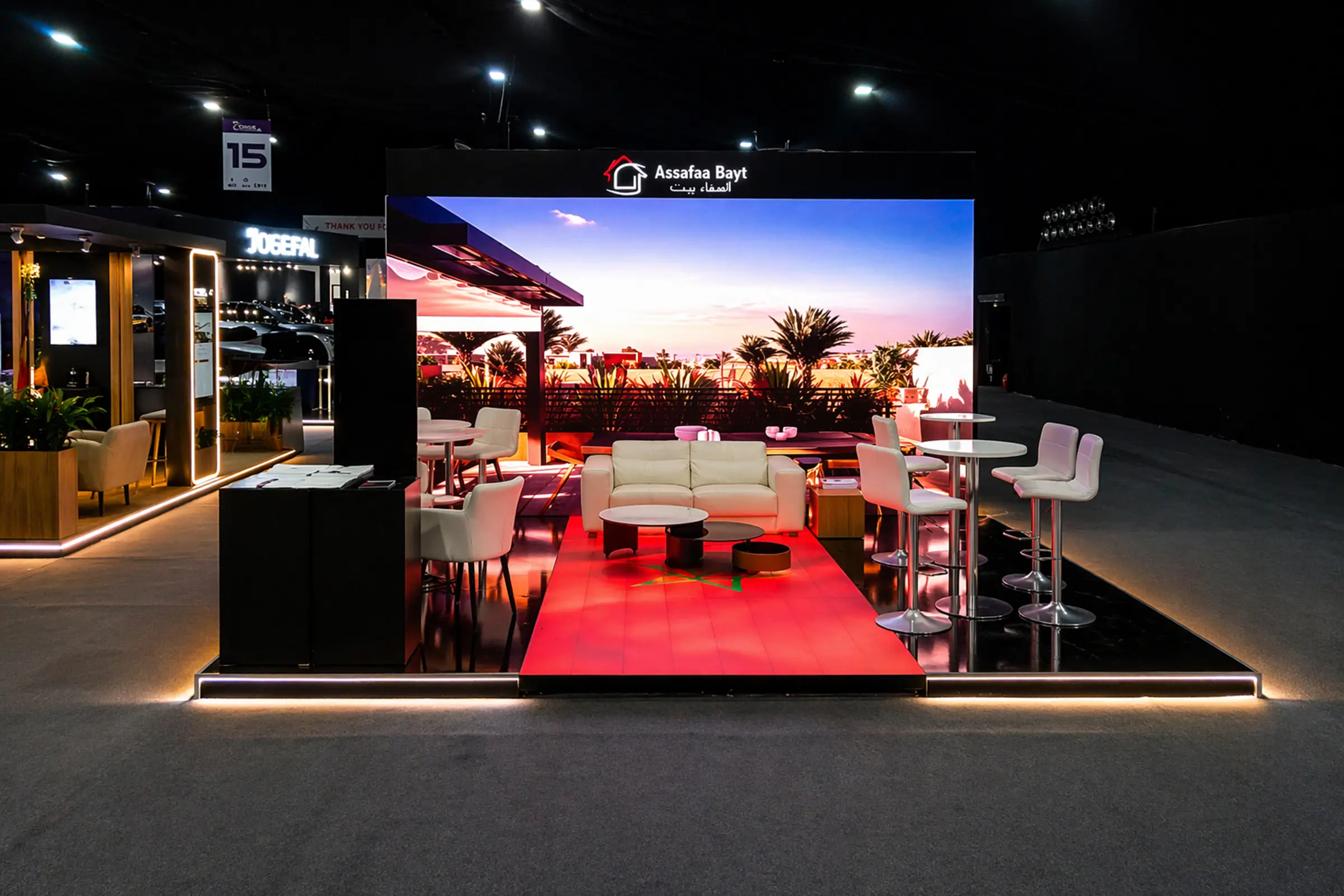 Vue extérieure du stand Assafa Bayt au salon GITEX Africa Marrakech 2026, design moderne, structure ouverte et zones de démonstration technologique