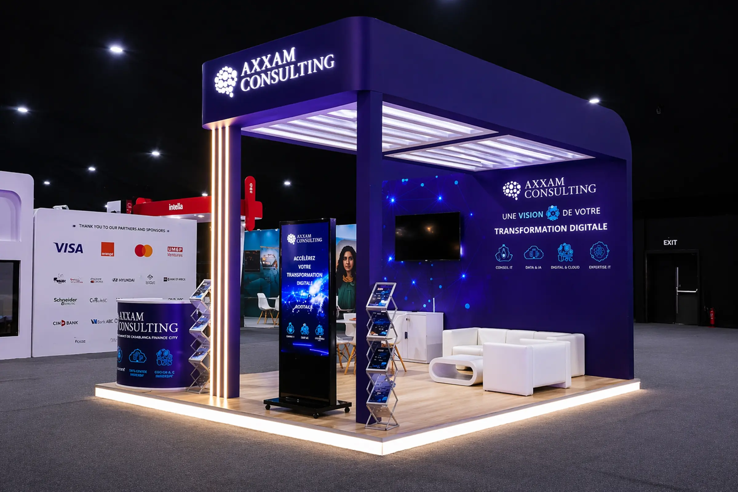 Vue intérieure du stand Axxam au salon GITEX Africa Marrakech 2026, design contemporain, structure ouverte et zones de démonstration technologique