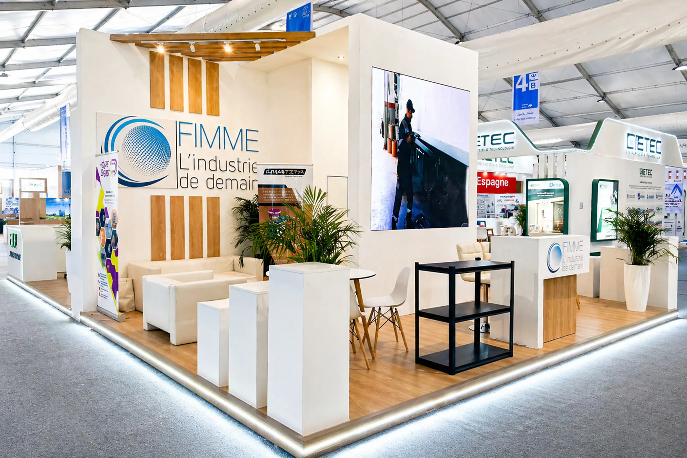 Stand de la FIMME au SIAM Meknès, 2026, design professionnel, structure ouverte et zones de démonstration 