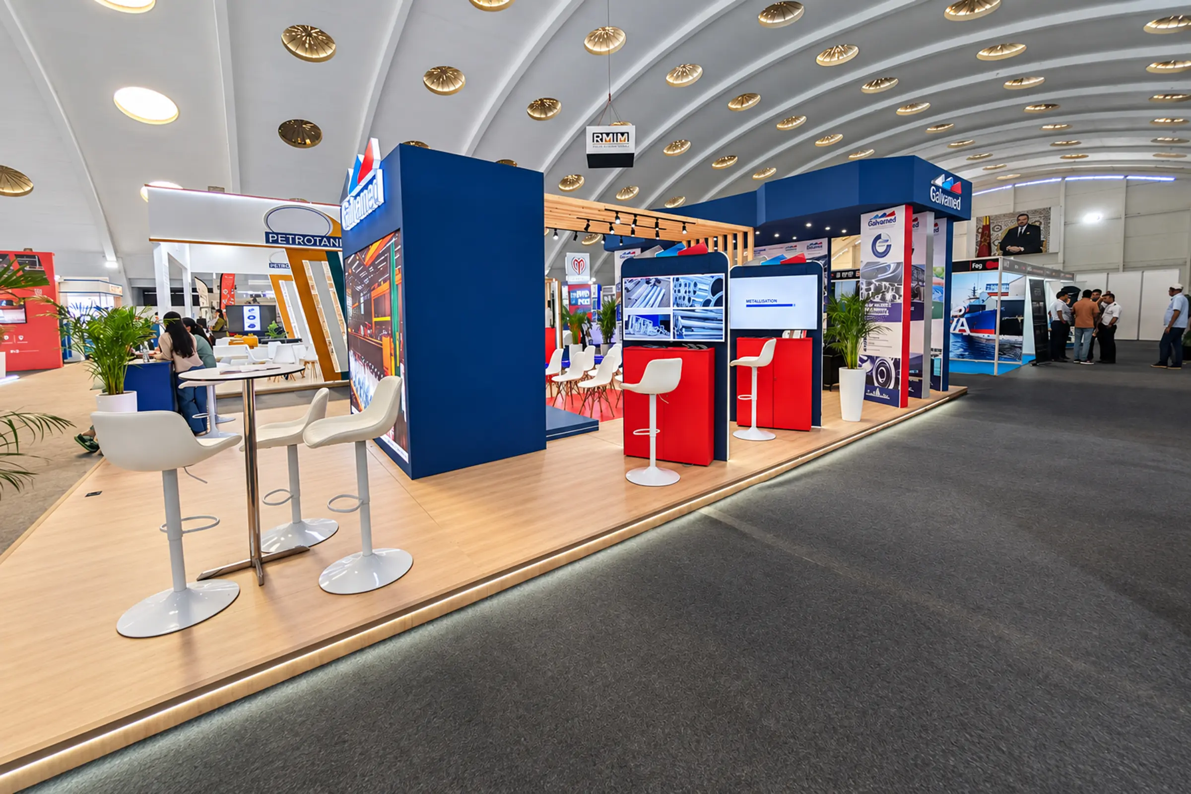 Vue côté gauche du stand Galvamed au SISTEP 2026 à Casablanca, stand d’exposition professionnel conçu pour les échanges B2B et la présentation de solutions techniques