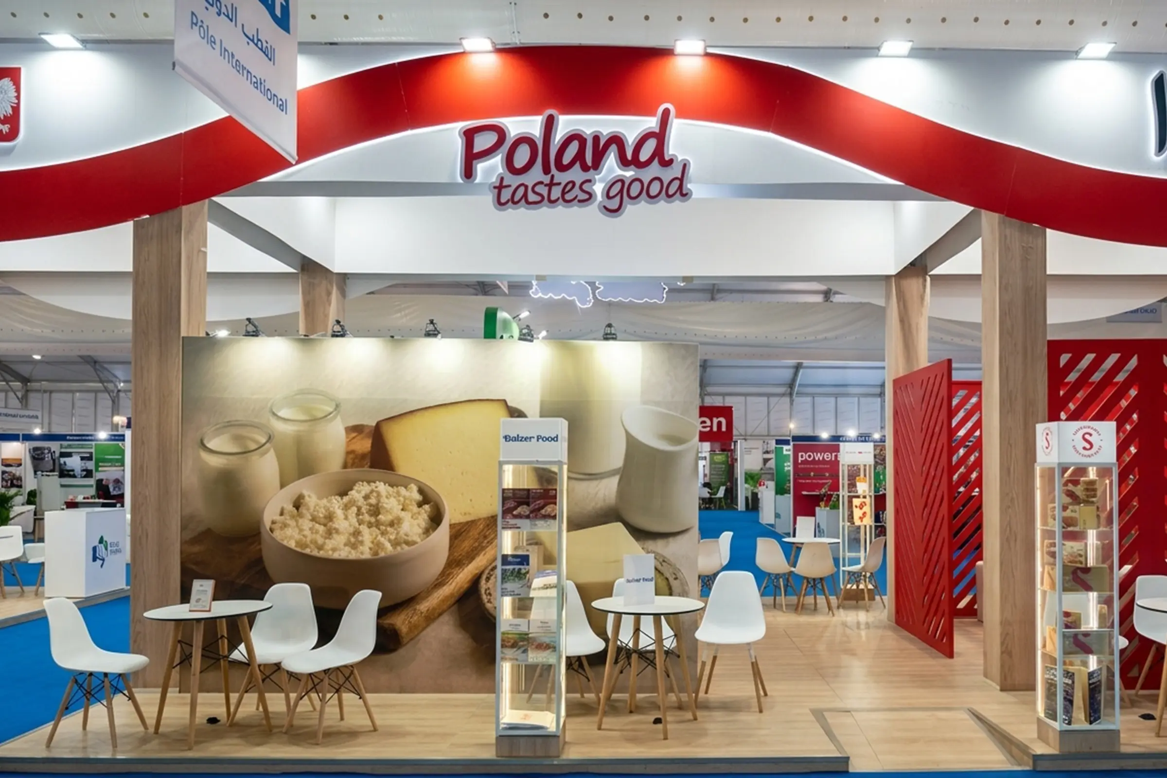 Stand du pavillon polonais au SIAM Meknès, 2026, design professionnel, structure ouverte et zones de démonstration technologique