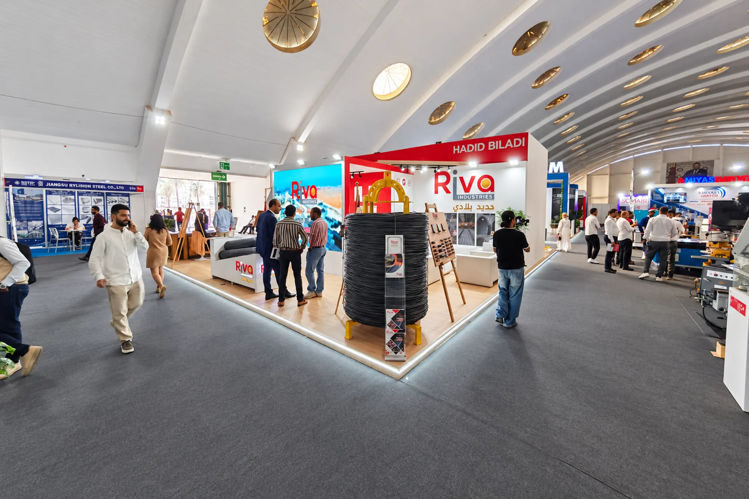 Vue côté droit du stand Riva au SISTEP 2026 à Casablanca, stand d’exposition conçu pour les échanges B2B et la présentation de solutions techniques