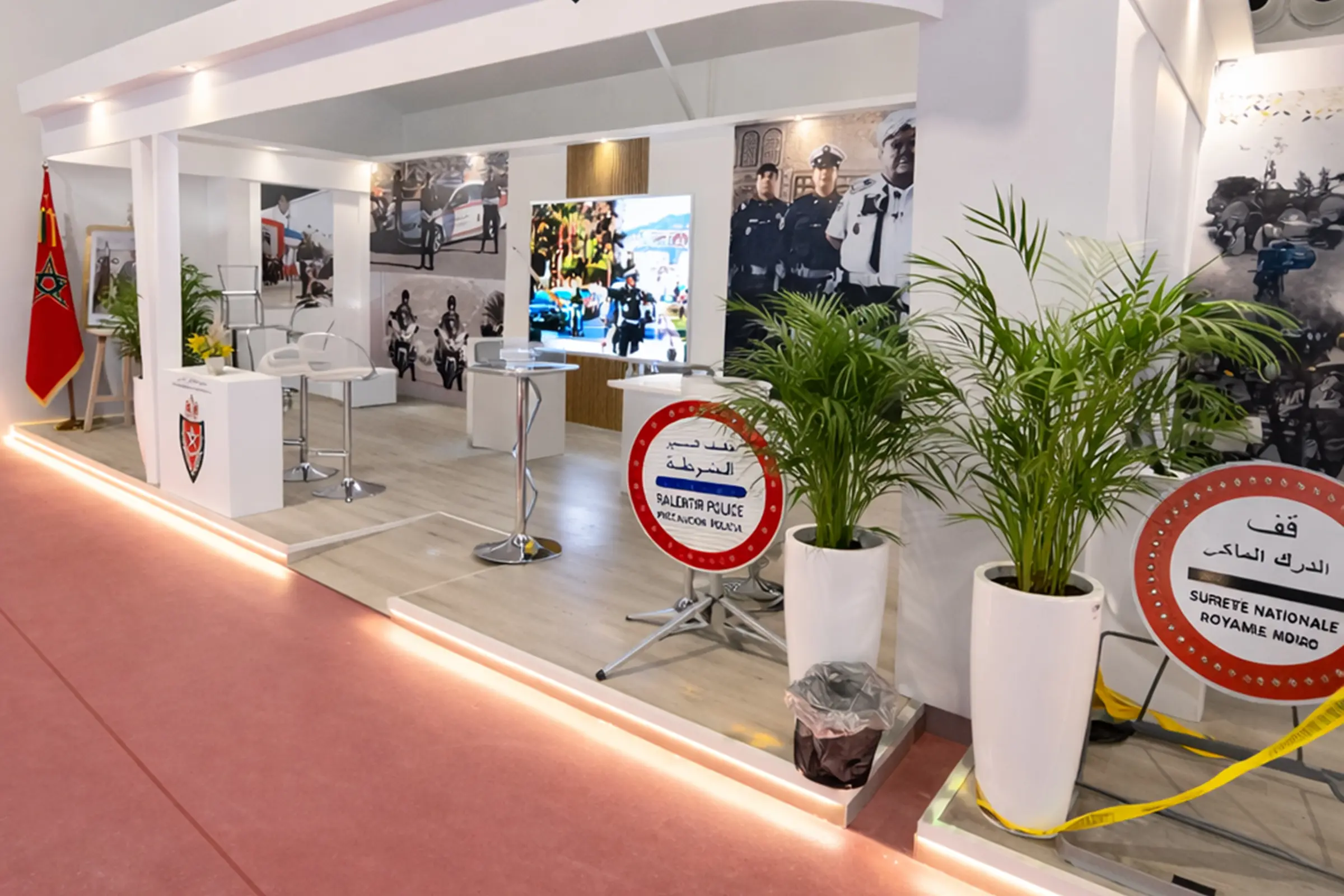 Stand de la Gendarmerie Royale à la Conférence Ministérielle Mondiale de la Sécurité Routière 2025, espace institutionnel sur mesure