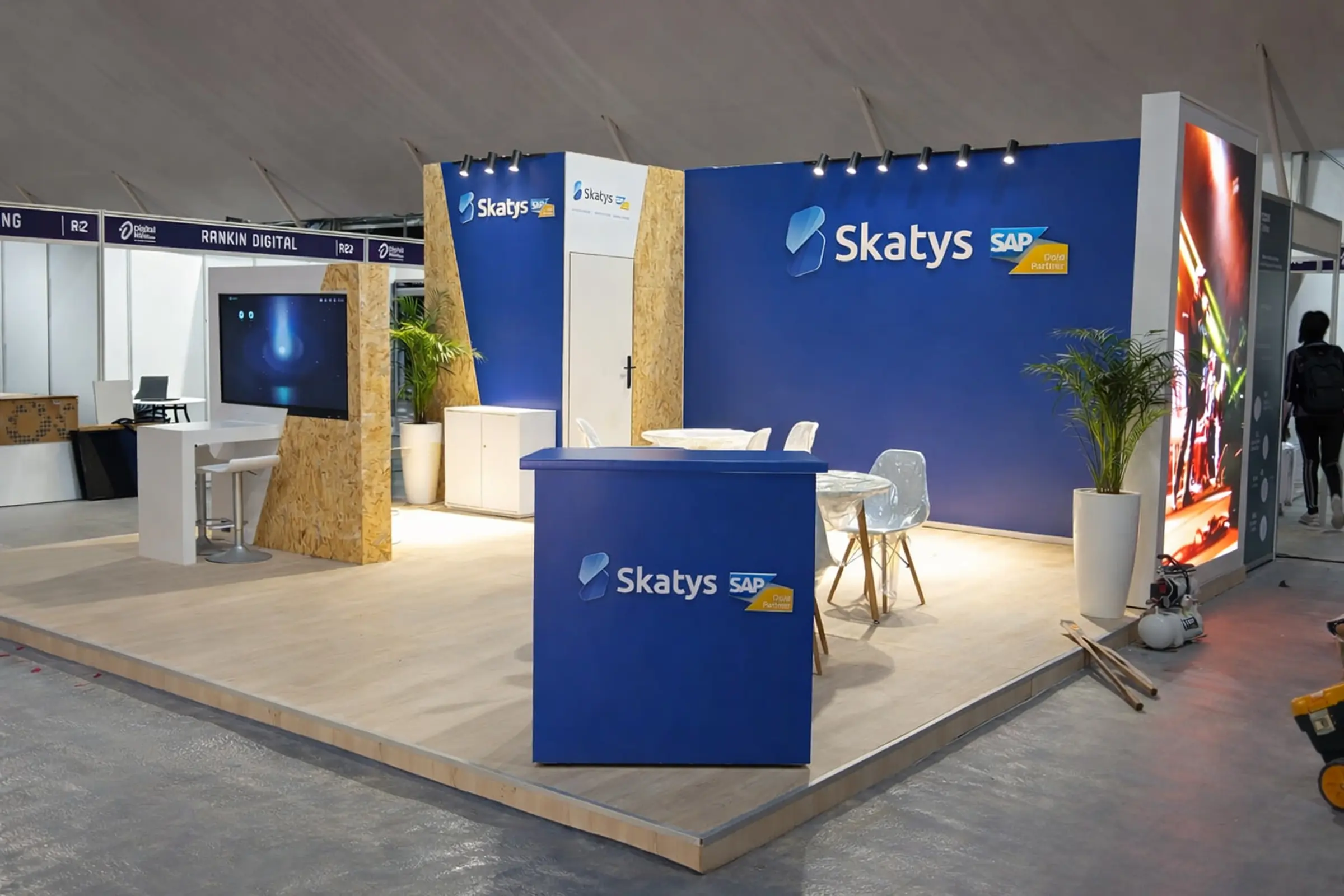 Stand Skatys au Digital Now 2025 à Casablanca, vue frontale d’un stand d’exposition professionnel dédié aux solutions SAP et à la transformation digitale