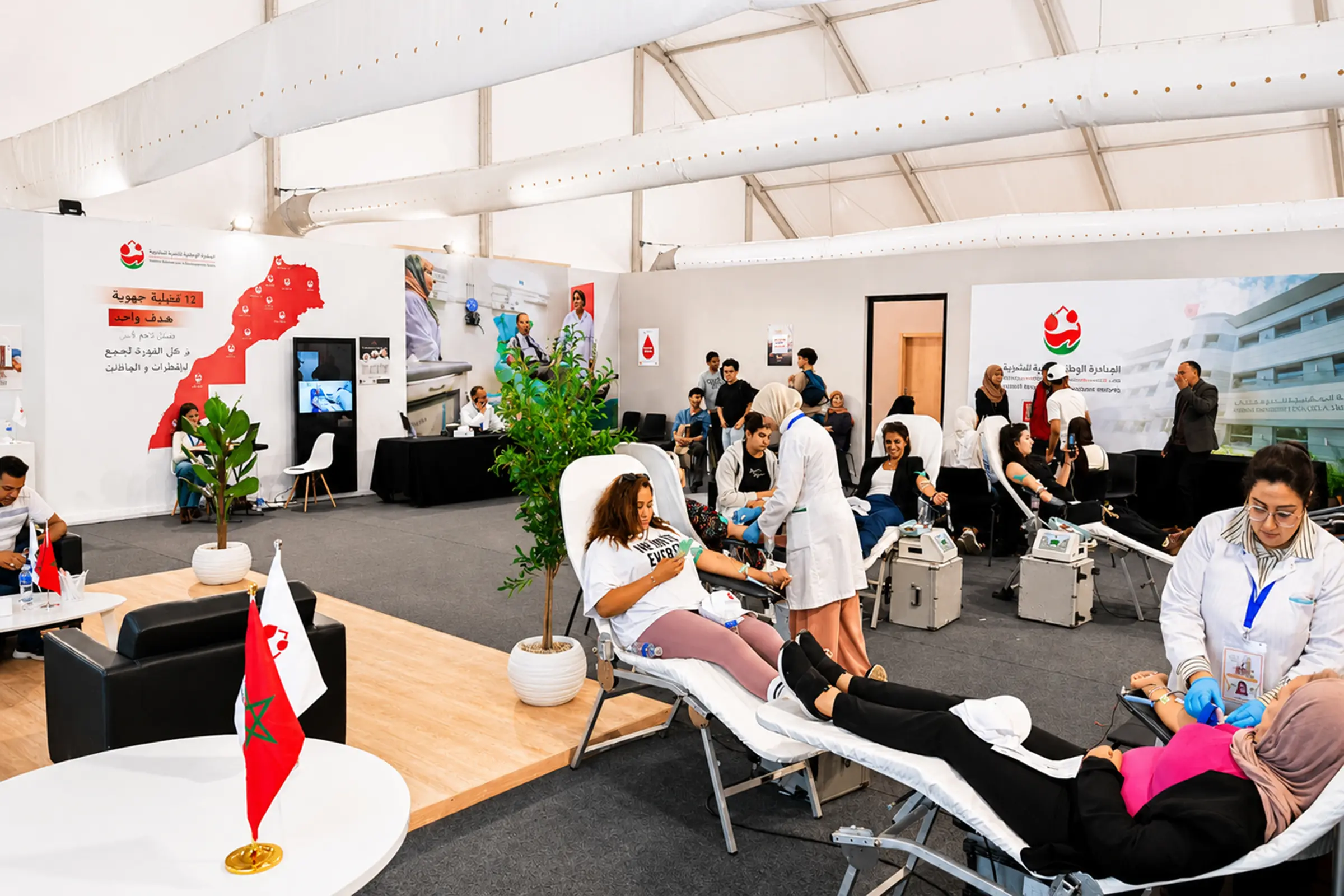 Vue intérieure du stand Stand de l'Agence Marocaine du Sang et ses Dérivés aux Journées Portes Ouvertes de la Direction Générale de la Sécurité Nationale 2026 à Casablanca 2026.