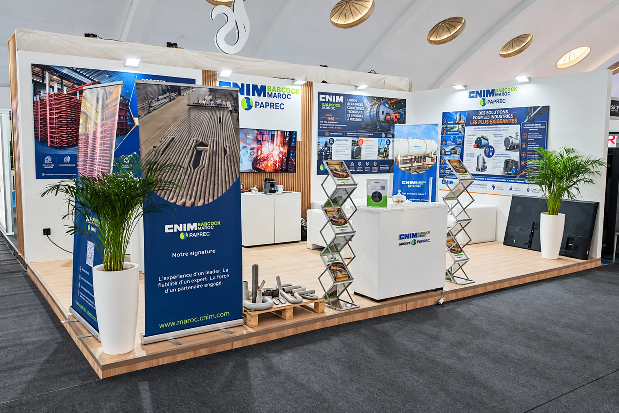 Vue de face du stand CNIM au SISTEP 2026 à Casablanca, stand professionnel sur mesure à l’architecture industrielle moderne