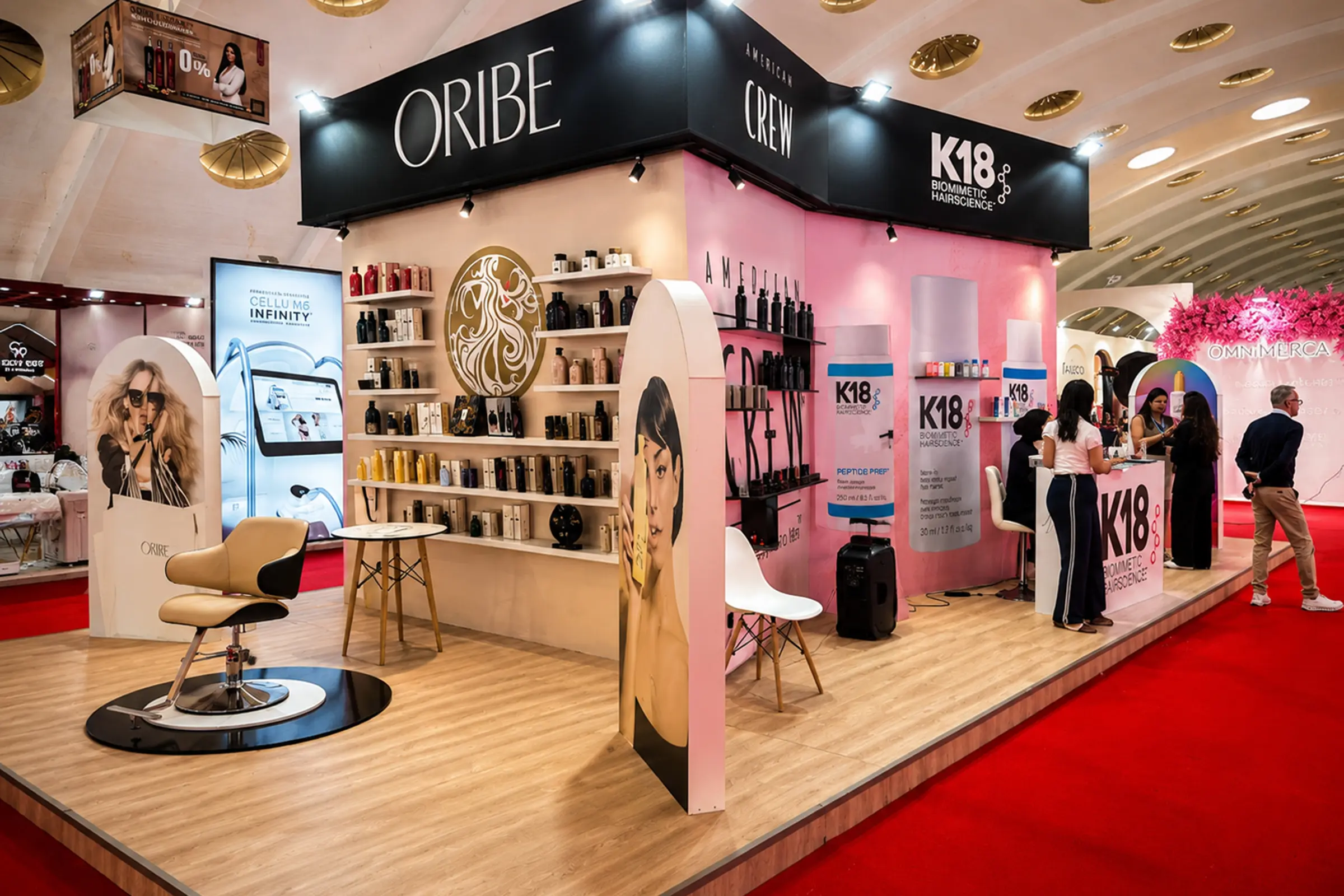 Stand Revlon, Olaplex, Oribe, K18 au Cosmetista Expo Casablanca 2026 , vue extérieure en angle, architecture moderne avec éclairage LED et espaces d’accueil professionnels 