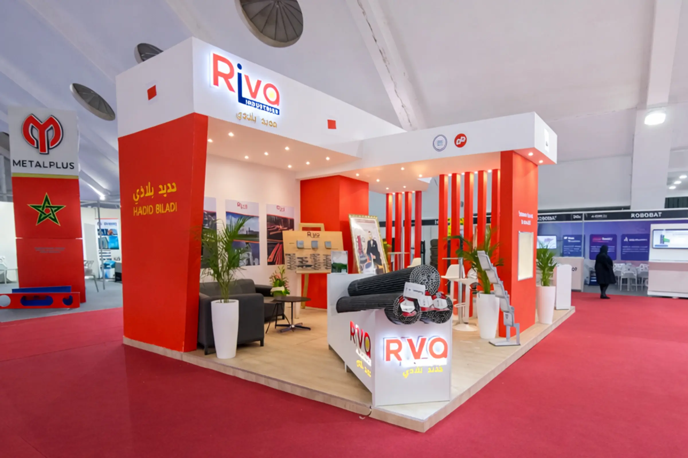 Stand Riva au SISTEP 2025 à Casablanca, vue en angle d’un stand d’exposition sur mesure dédié aux solutions industrielles